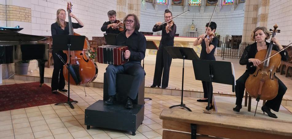 Jacques Trupin, lors de son concert "Parfum d'écume", dans le cadre du programme culturel Vive l'été 2021